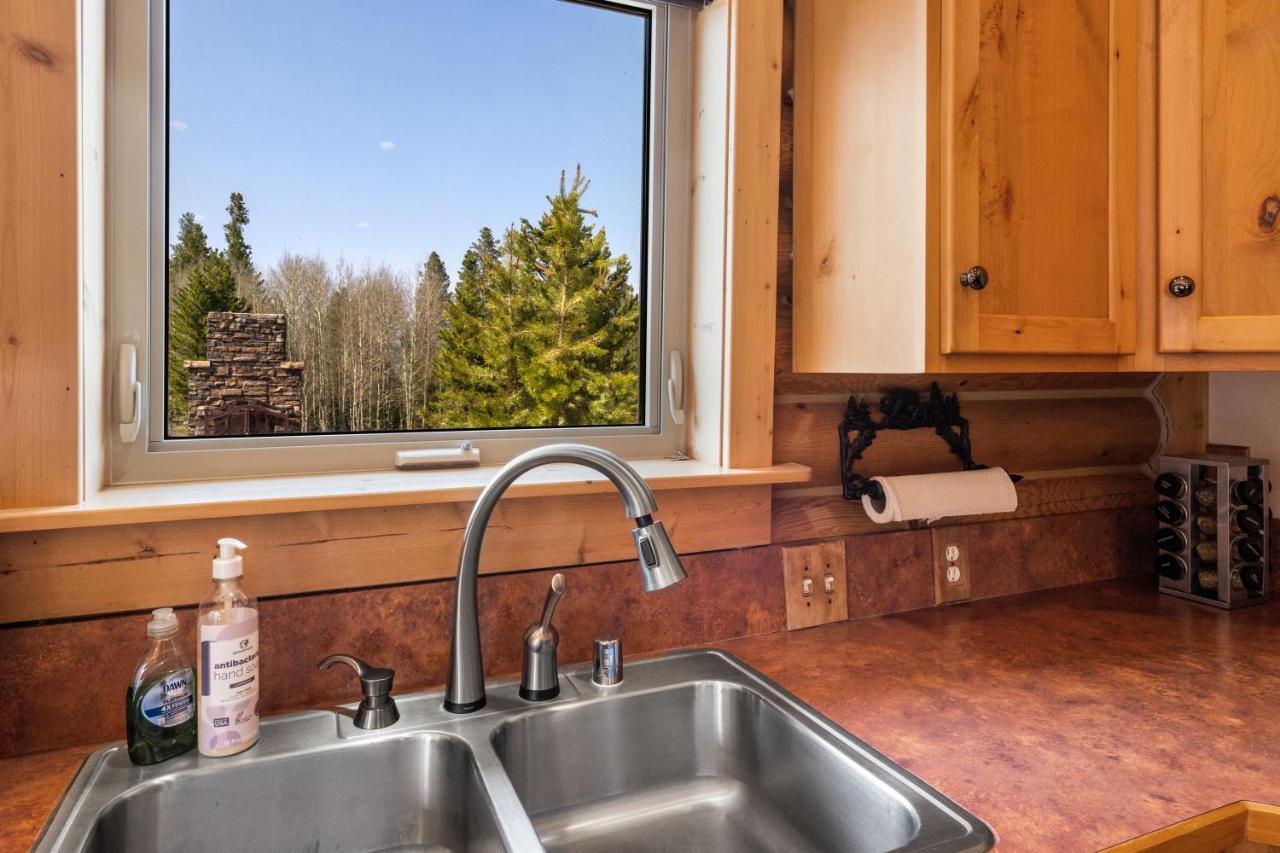 Lazy Fox Cabin ウェスト・イエローストーン エクステリア 写真